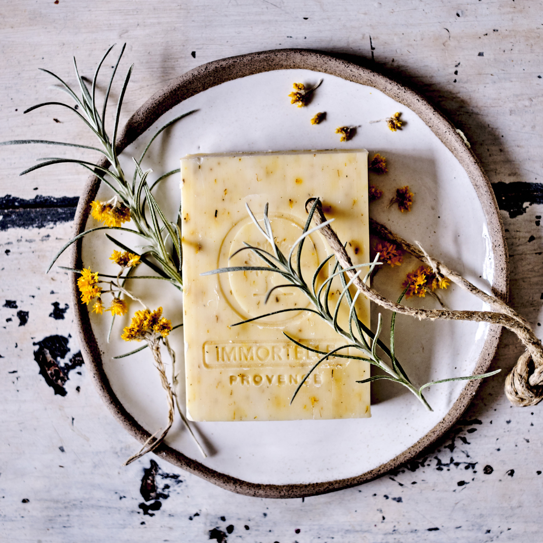 Savon naturel à l'immortelle sur corde - 140 g